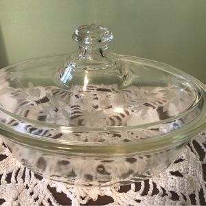 Vintage Pyrex 1 Qt Yellow Tinted Etched Floral Glass Casserole with Victor Lid